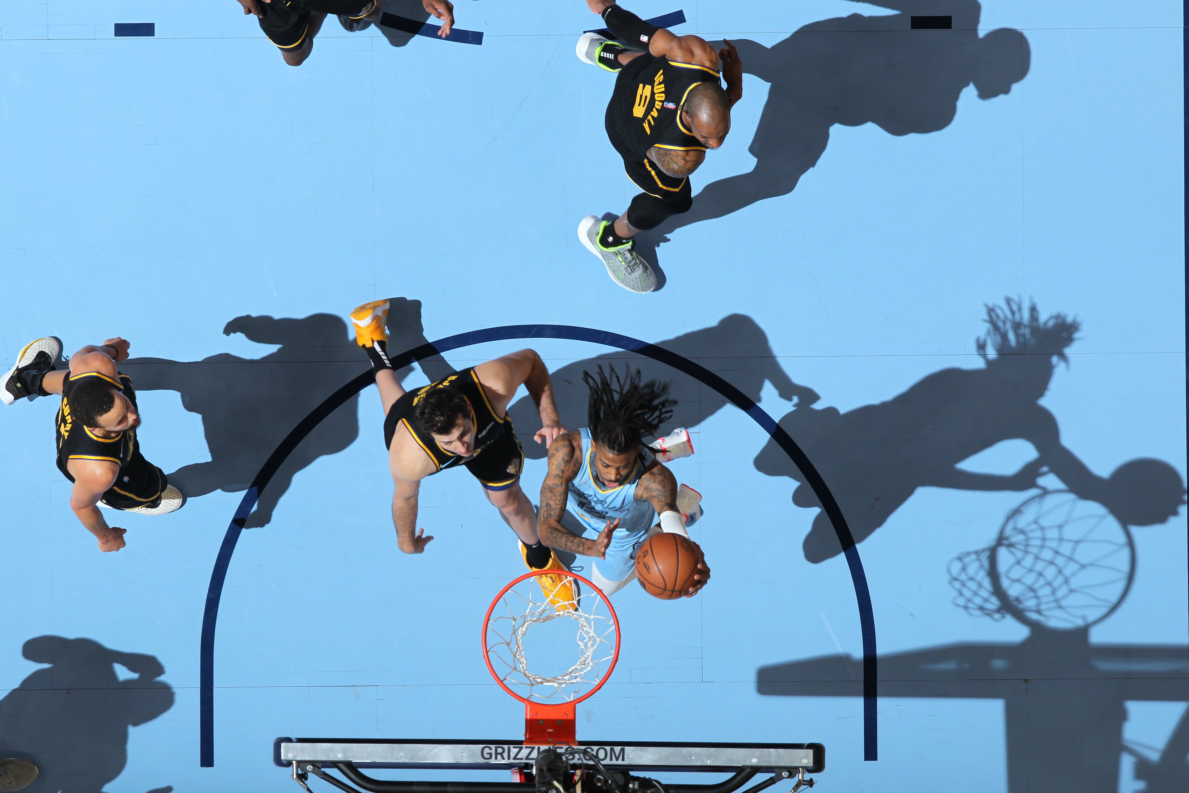 九游官方平台-蒂姆新星表现优异表现突出，勇士前途光明！